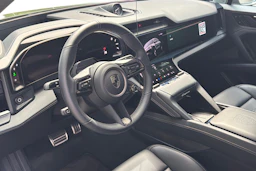 vihreä Porsche Cayenne 2026 kuva 6.