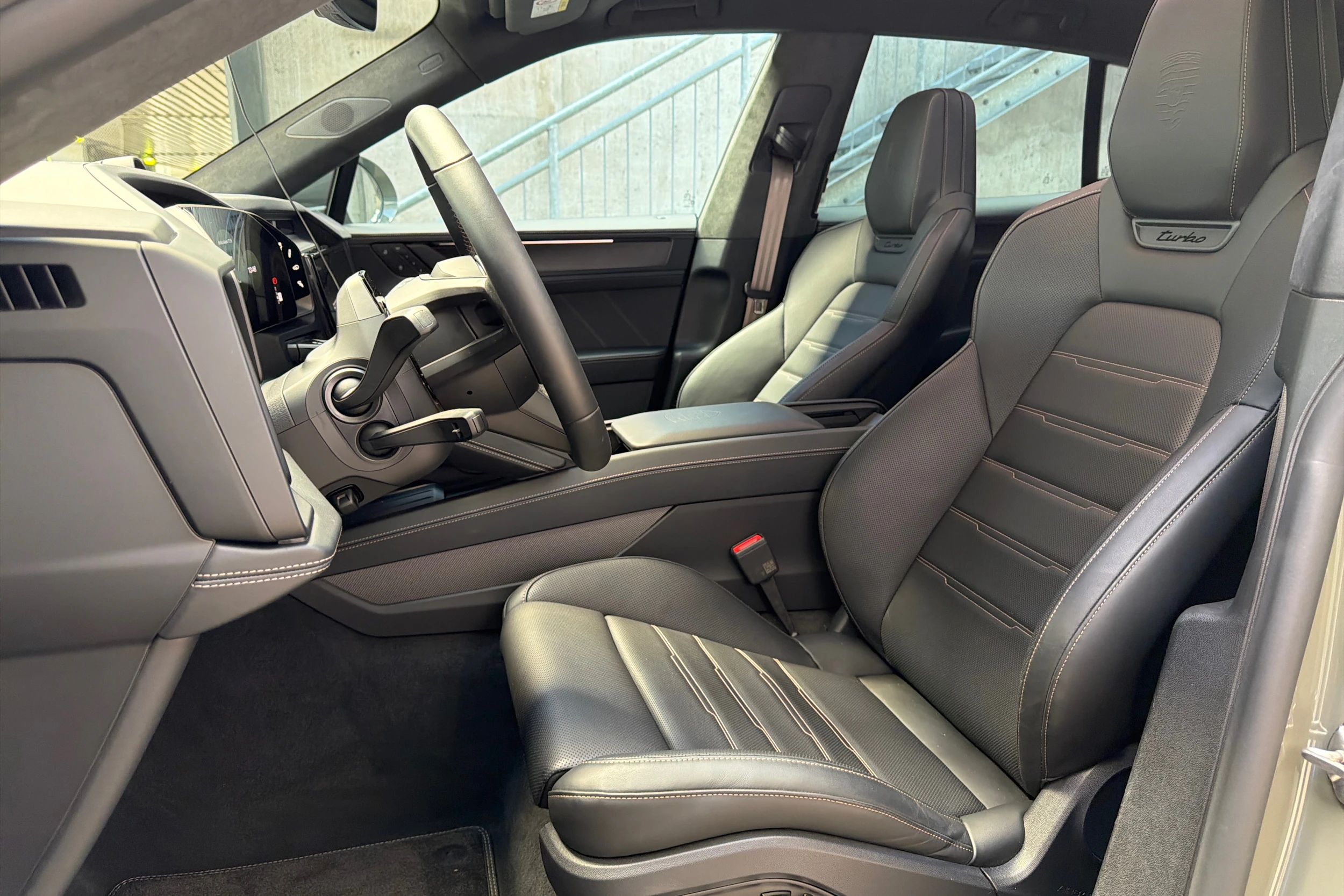 vihreä Porsche Cayenne 2026 kuva 9.
