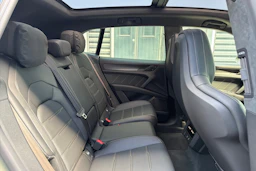 vihreä Porsche Cayenne 2026 kuva 14.
