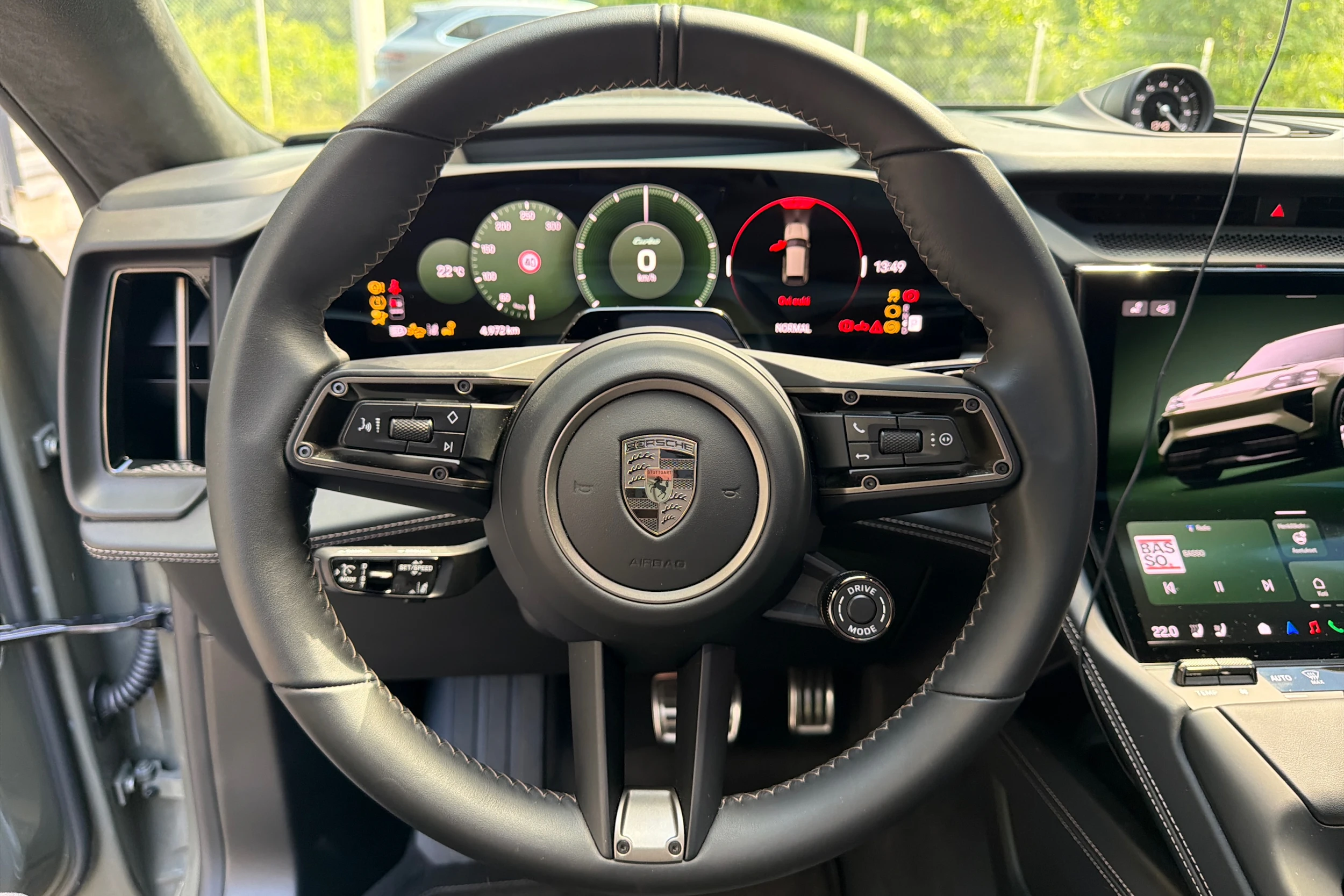vihreä Porsche Cayenne 2026 kuva 16.