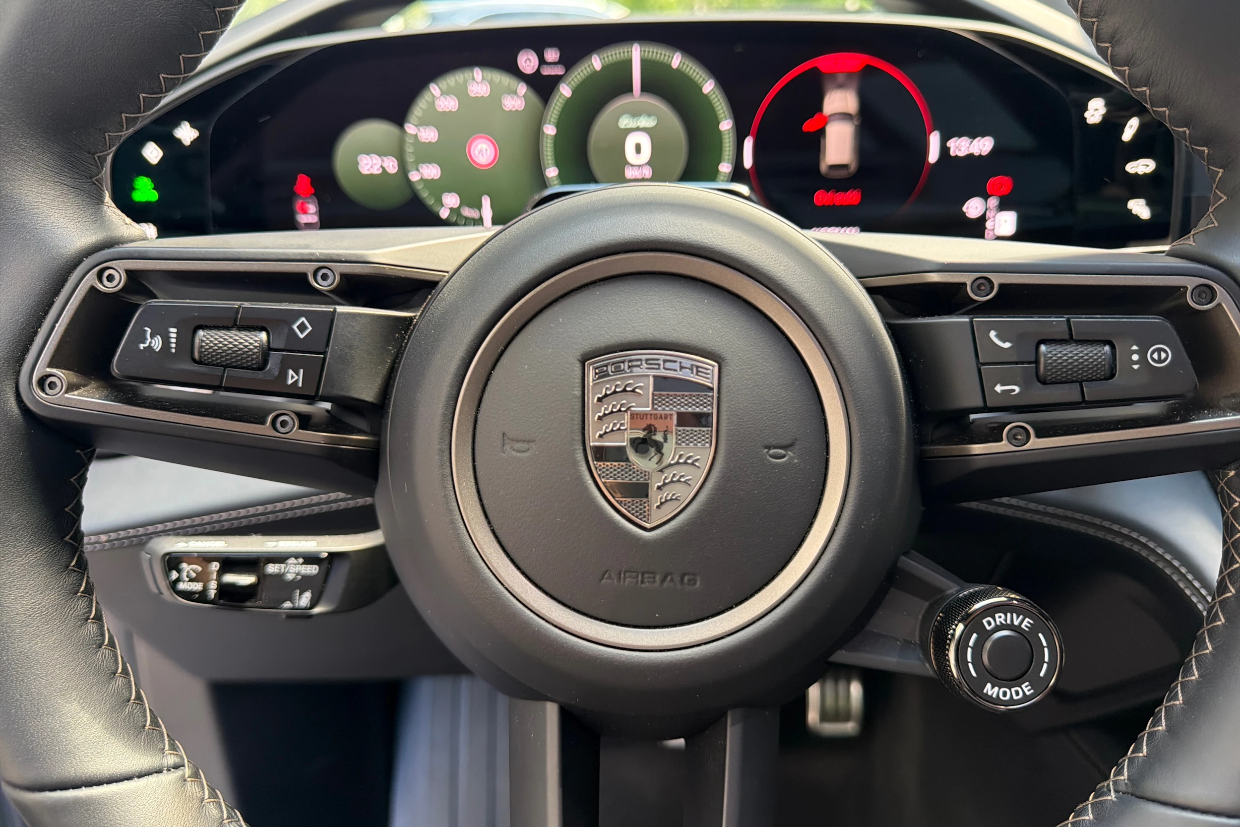 vihreä Porsche Cayenne 2026 kuva 17.