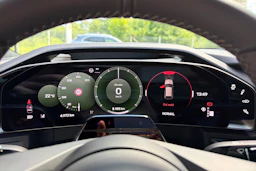 vihreä Porsche Cayenne 2026 kuva 19.
