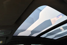 vihreä Porsche Cayenne 2026 kuva 22.