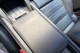 vihreä Porsche Cayenne 2026 kuva 24.