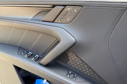 vihreä Porsche Cayenne 2026 kuva 25.