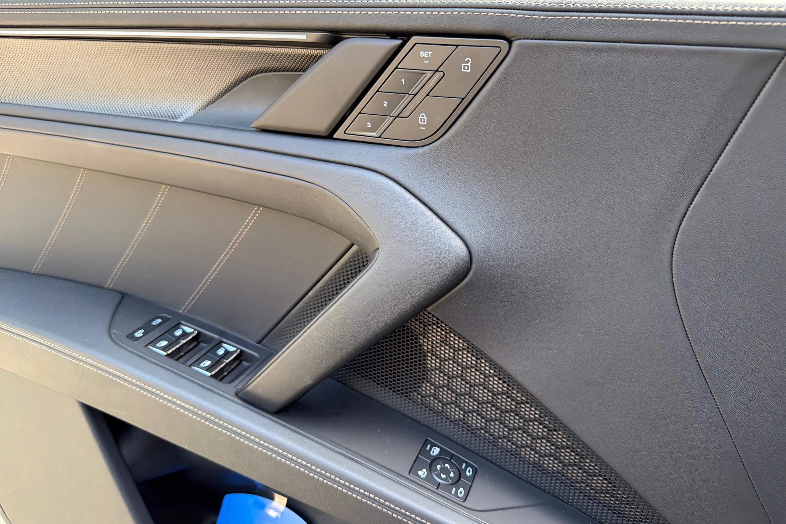 vihreä Porsche Cayenne 2026 kuva 25.
