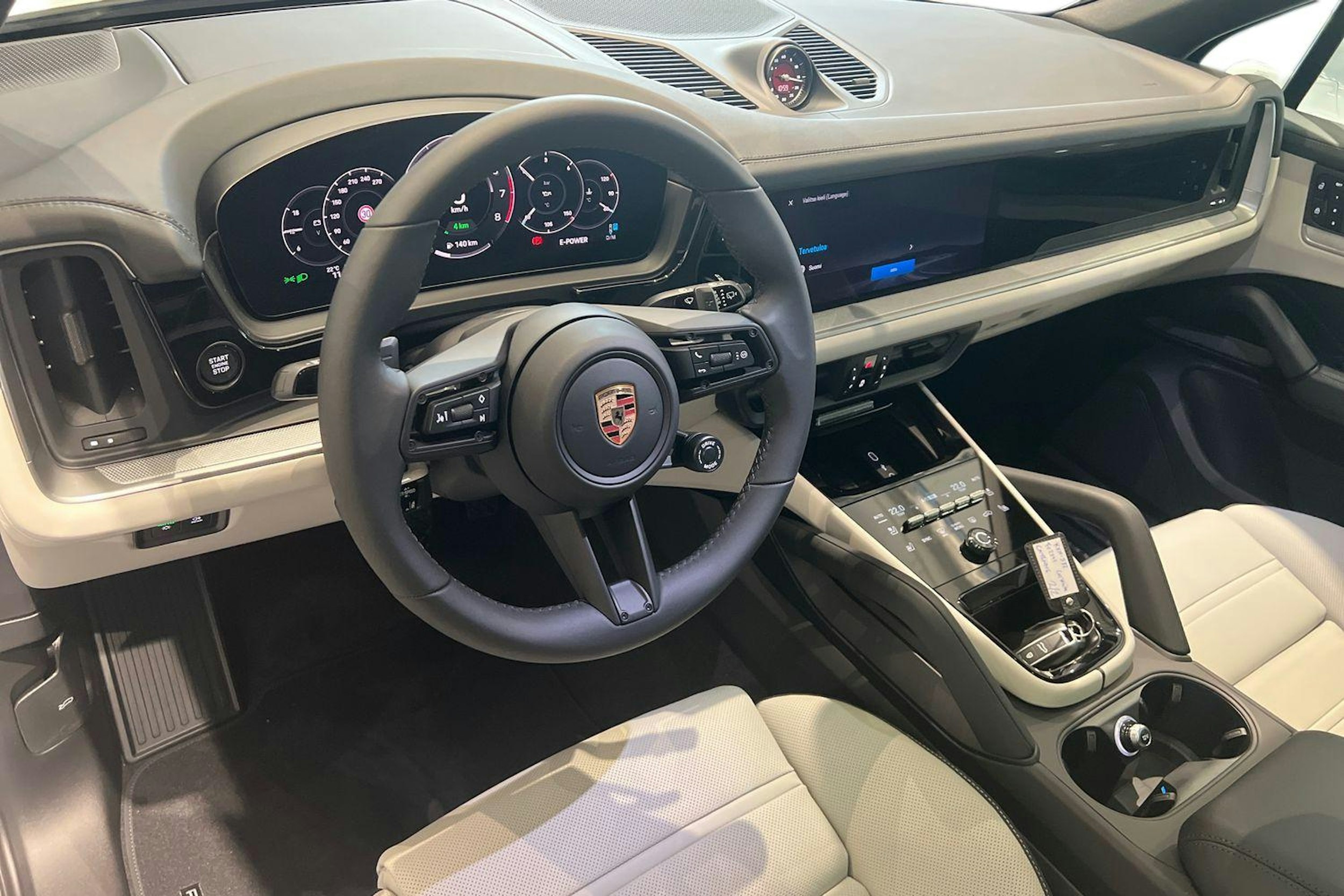 valkoinen Porsche Cayenne 2026 kuva 6.