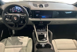 valkoinen Porsche Cayenne 2026 kuva 7.