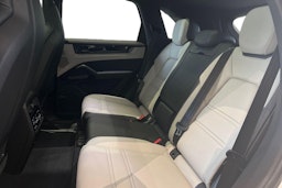valkoinen Porsche Cayenne 2026 kuva 8.