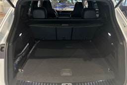 valkoinen Porsche Cayenne 2026 kuva 10.