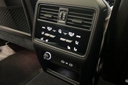 valkoinen Porsche Cayenne 2026 kuva 12.