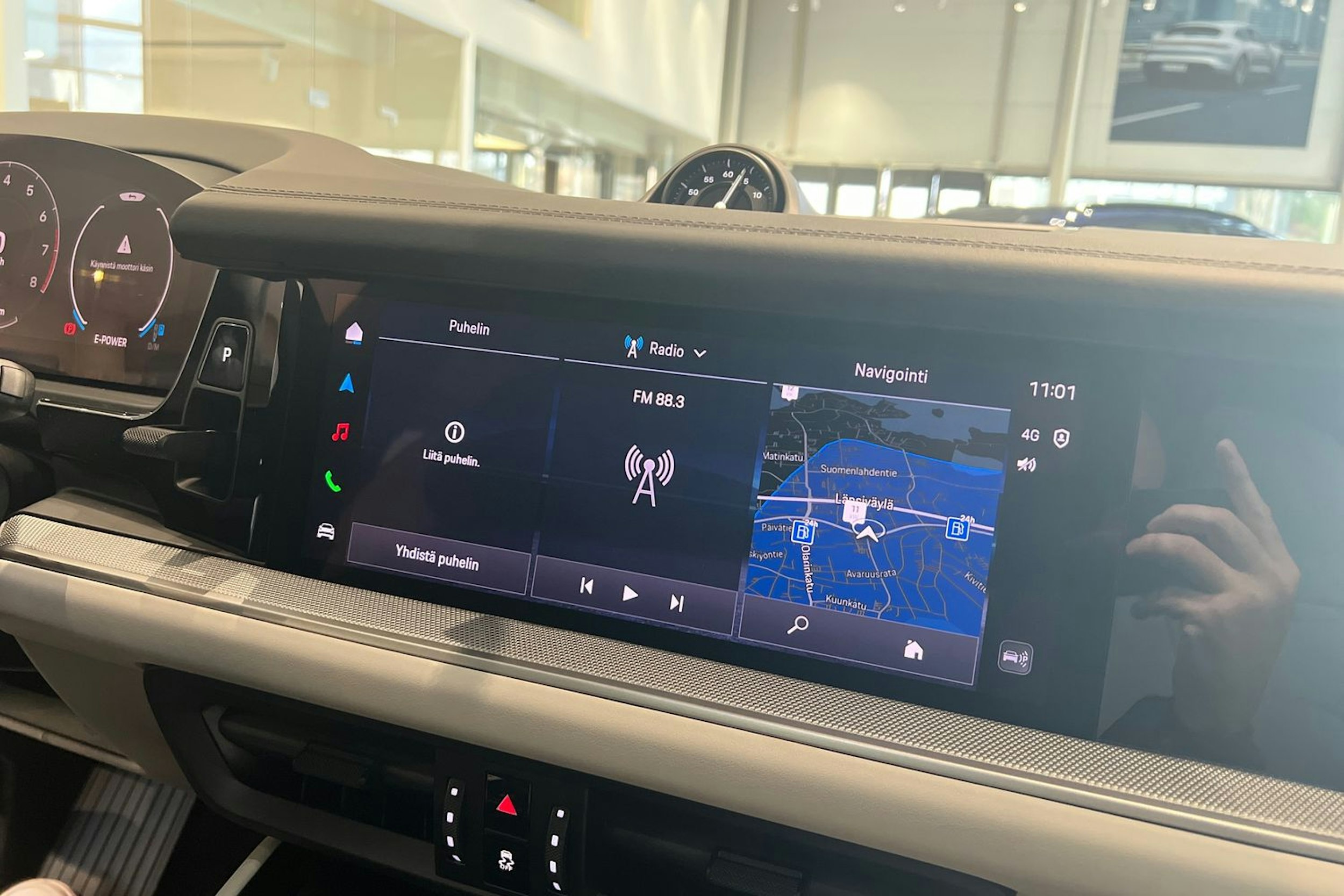 valkoinen Porsche Cayenne 2026 kuva 13.