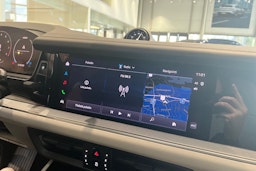 valkoinen Porsche Cayenne 2026 kuva 13.