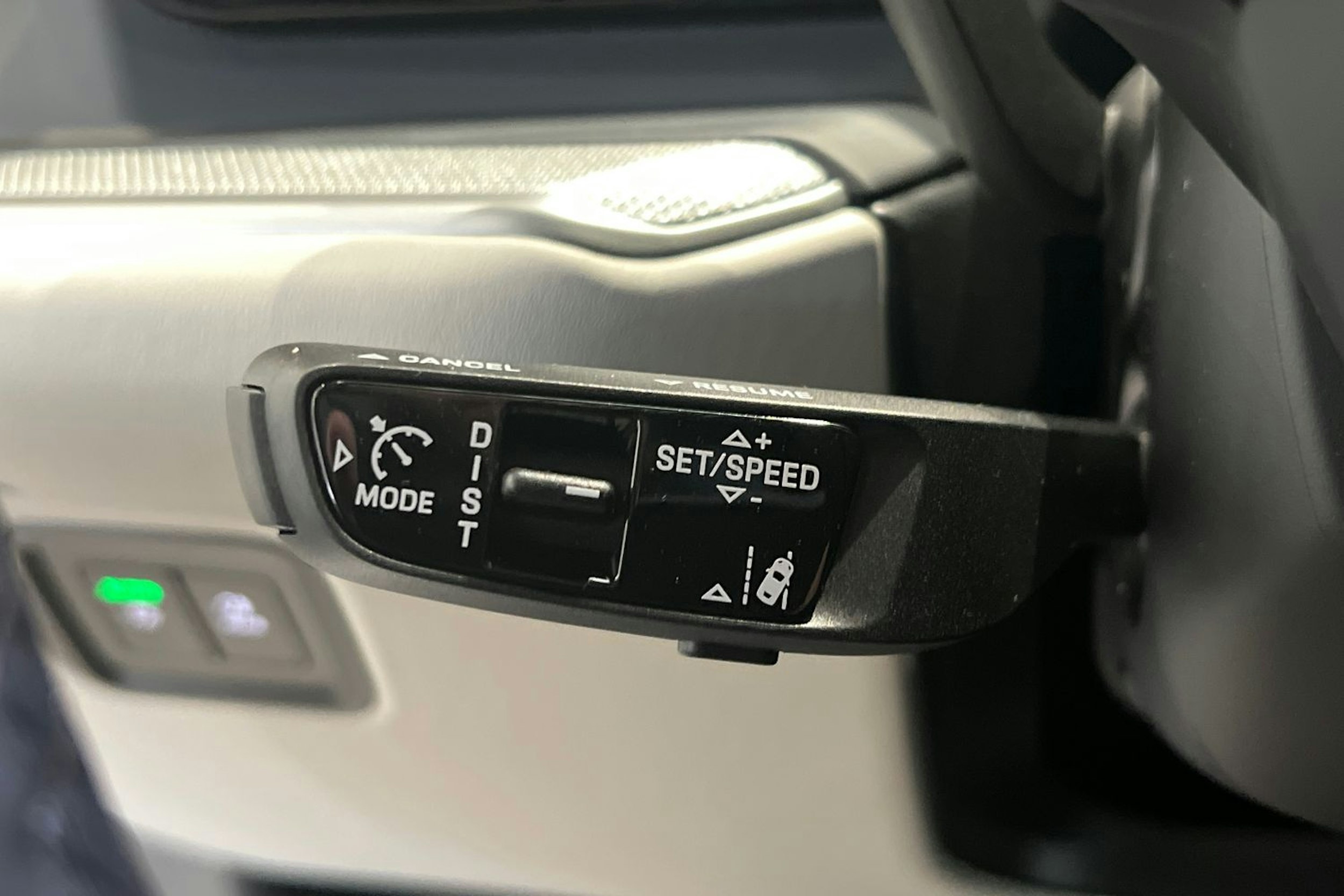 valkoinen Porsche Cayenne 2026 kuva 15.