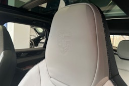 valkoinen Porsche Cayenne 2026 kuva 18.