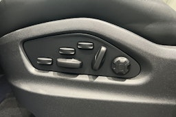 valkoinen Porsche Cayenne 2026 kuva 20.