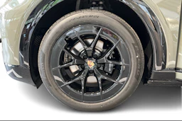vihreä Porsche Cayenne 2026 kuva 9.