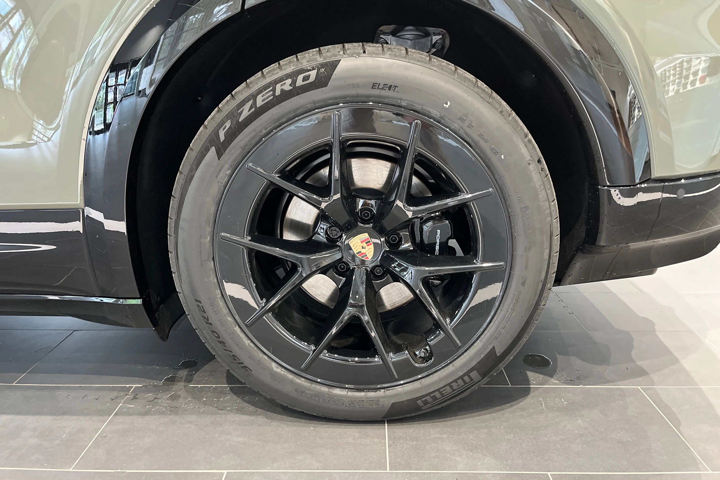 vihreä Porsche Cayenne 2026 kuva 10.