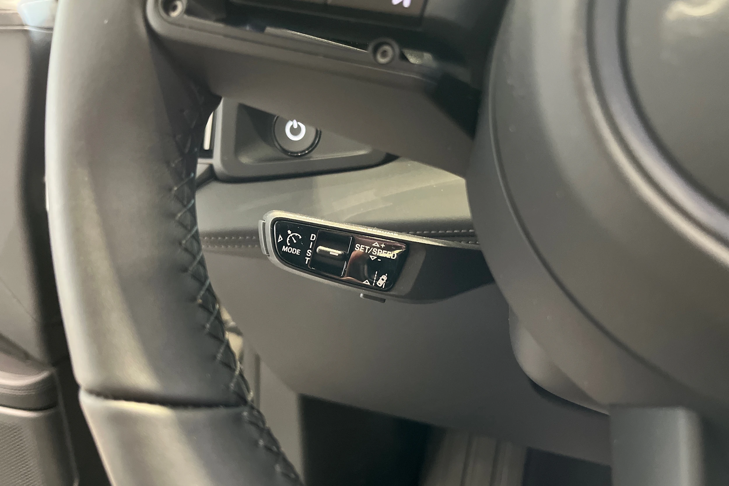 vihreä Porsche Cayenne 2026 kuva 13.
