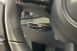 vihreä Porsche Cayenne 2026 kuva 13.