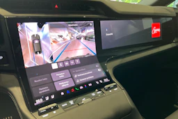 vihreä Porsche Cayenne 2026 kuva 15.