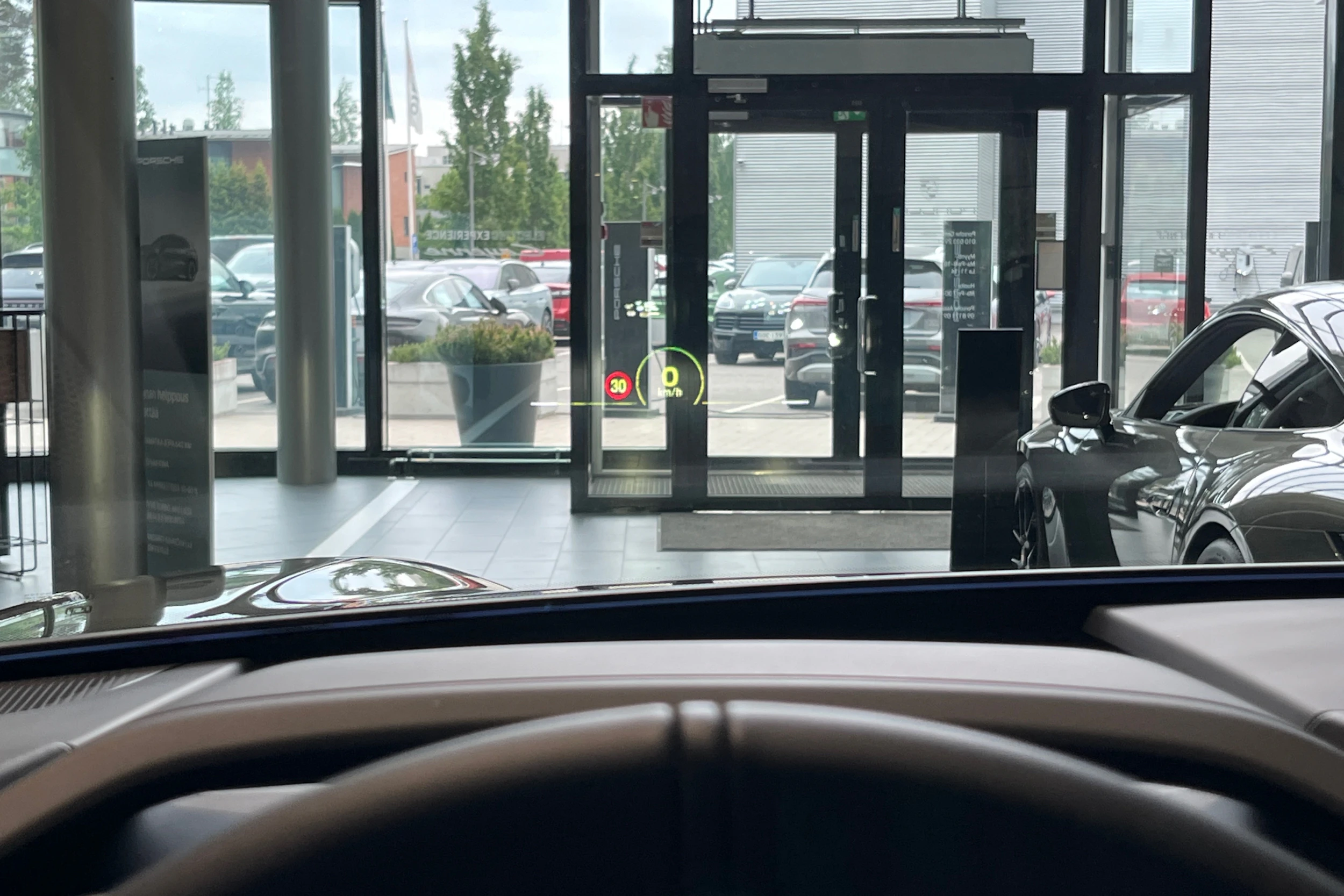 vihreä Porsche Cayenne 2026 kuva 17.