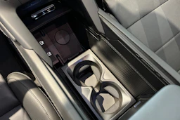 vihreä Porsche Cayenne 2026 kuva 18.