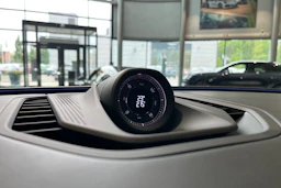 vihreä Porsche Cayenne 2026 kuva 19.