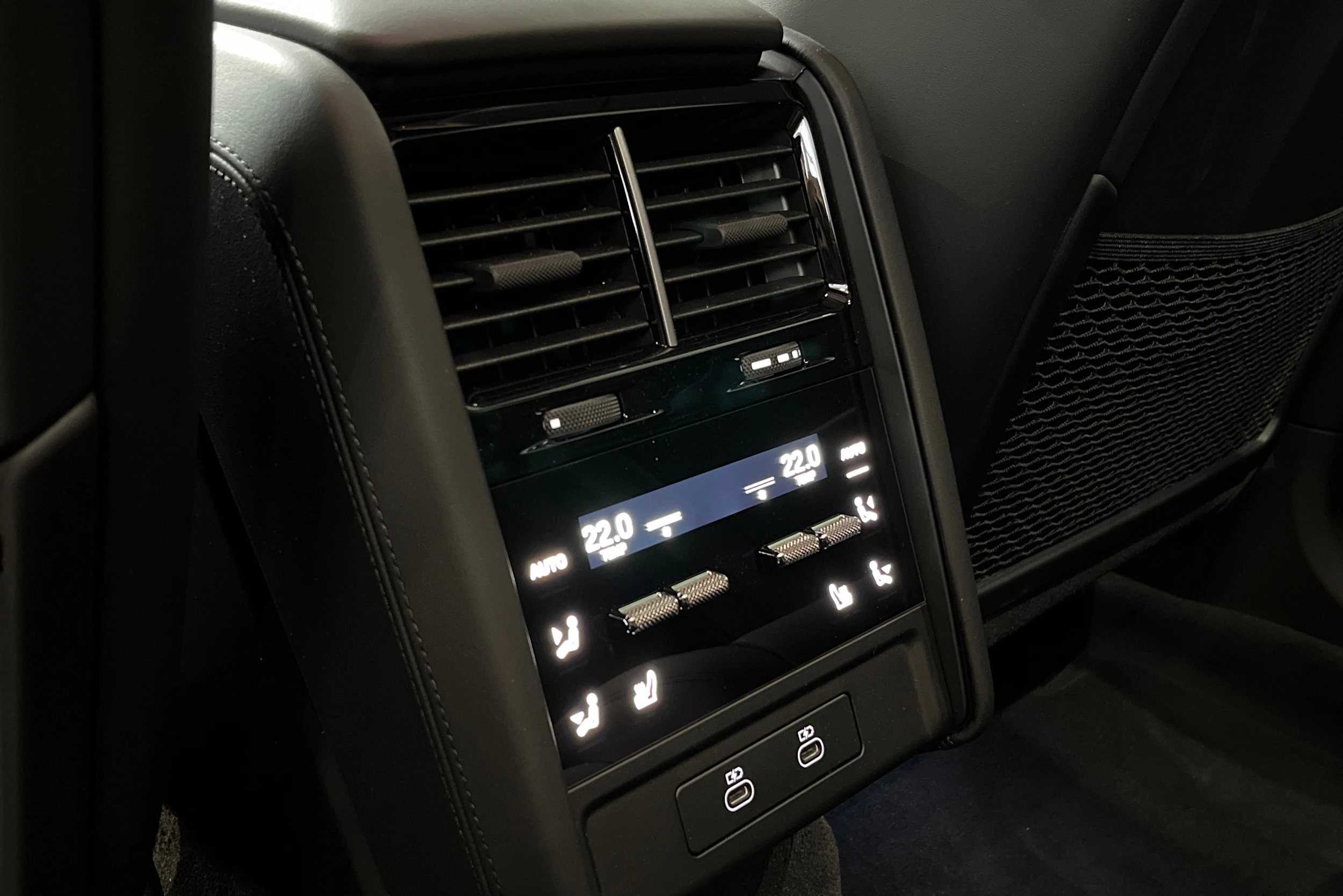 vihreä Porsche Cayenne 2026 kuva 20.