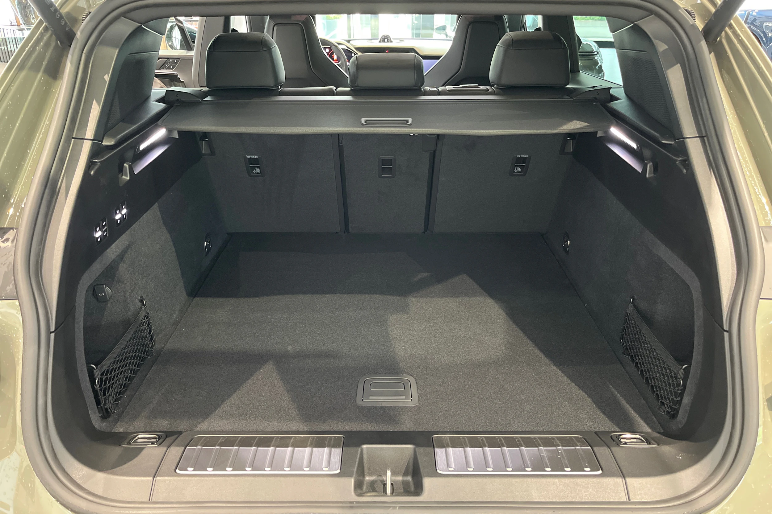 vihreä Porsche Cayenne 2026 kuva 22.