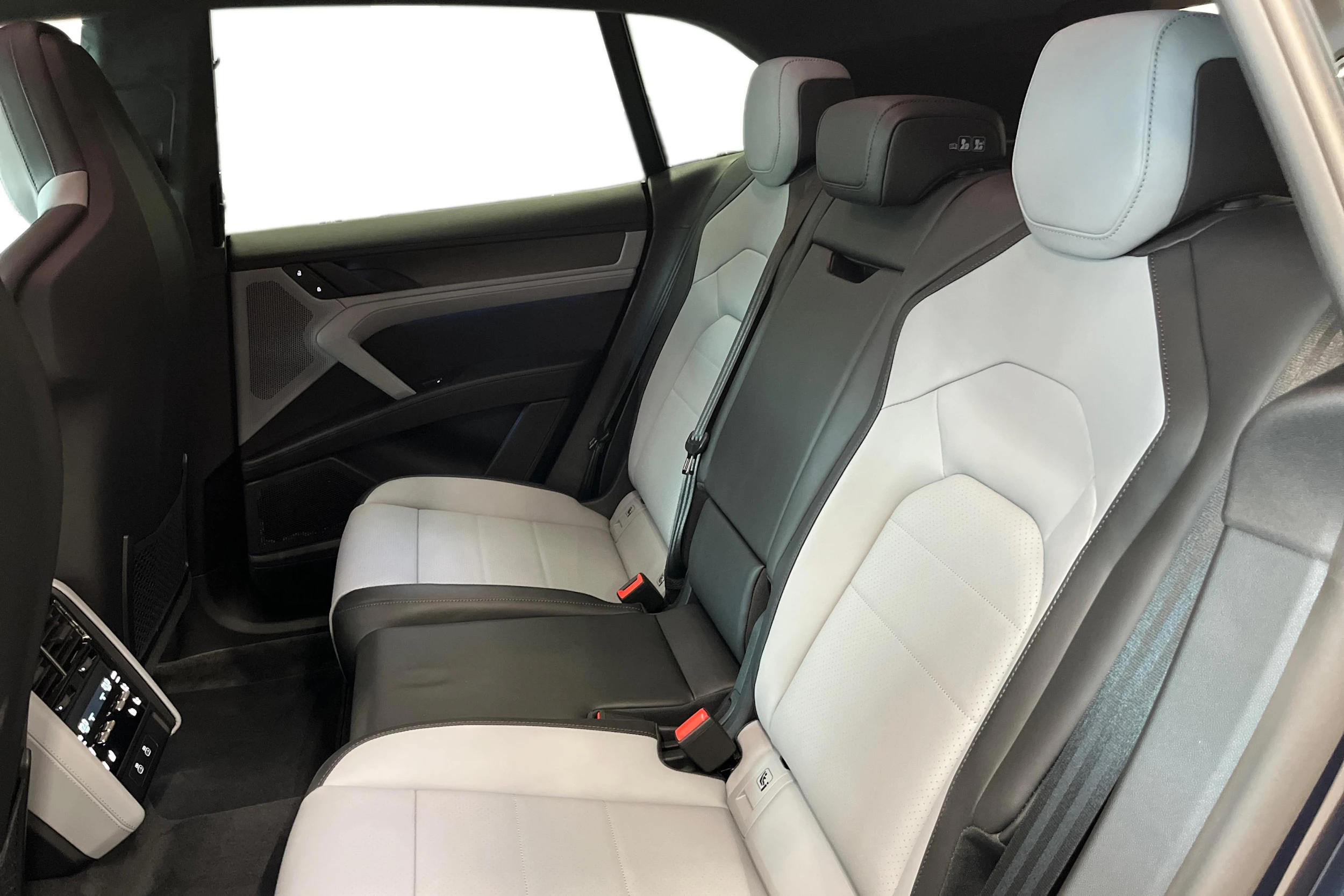 met. sininen Porsche Cayenne 2026 kuva 8.