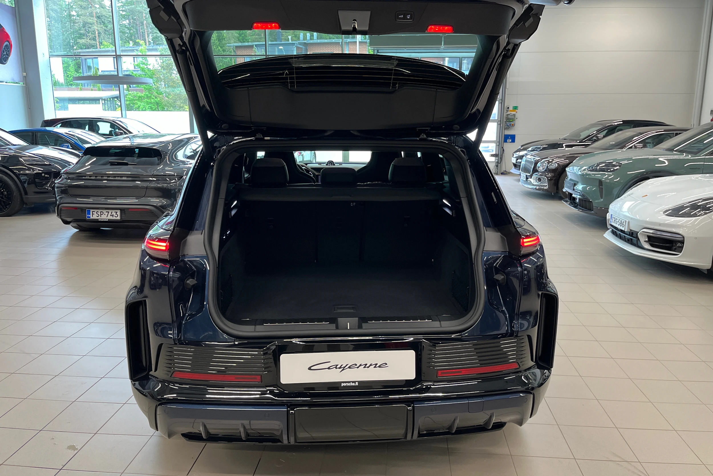 met. sininen Porsche Cayenne 2026 kuva 14.