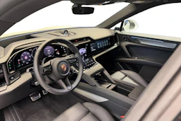 valkoinen Porsche Cayenne 2026 kuva 7.