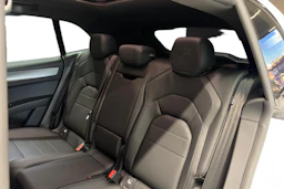 valkoinen Porsche Cayenne 2026 kuva 9.