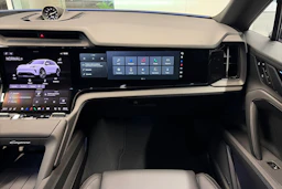 valkoinen Porsche Cayenne 2026 kuva 17.