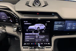 valkoinen Porsche Cayenne 2026 kuva 18.