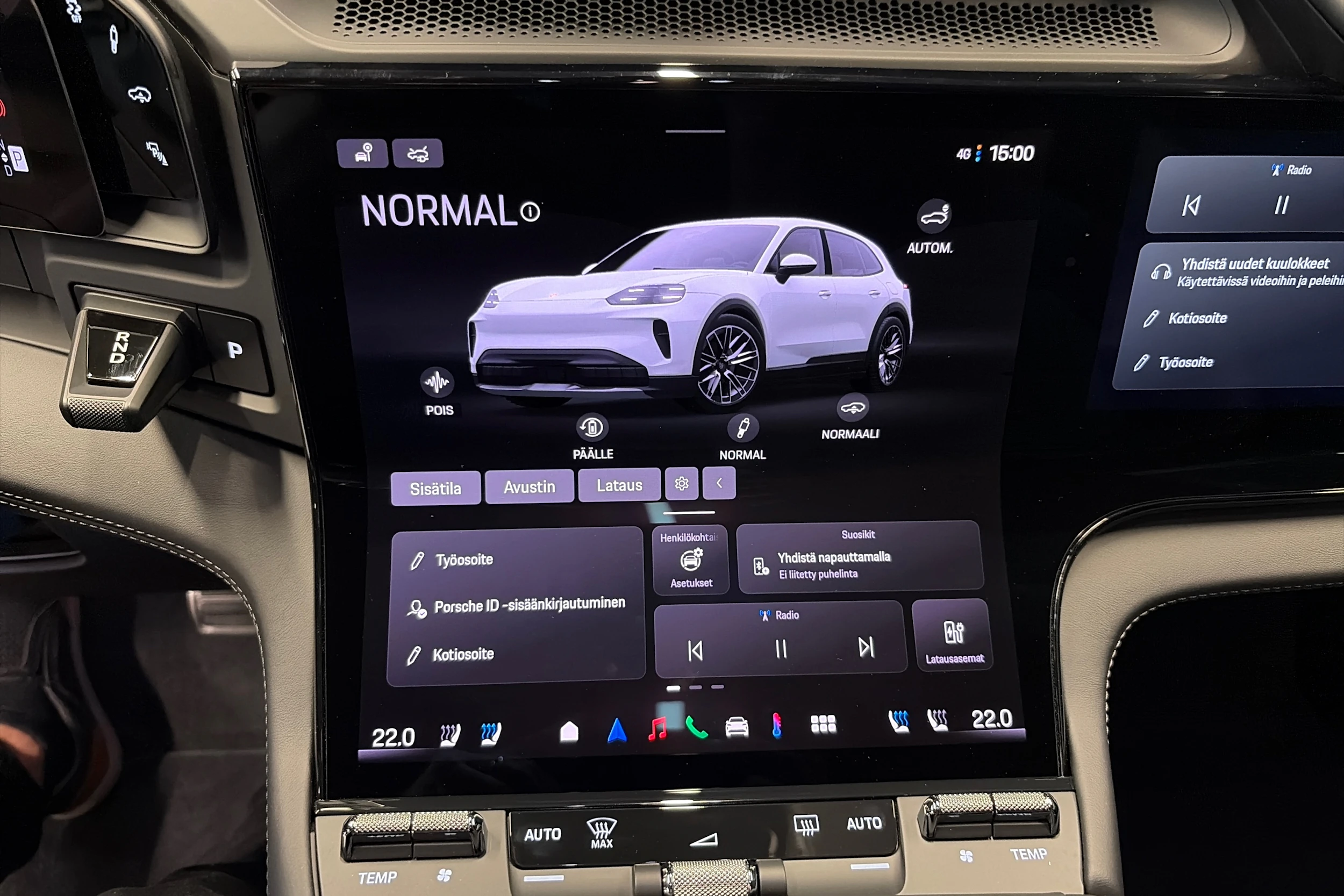 valkoinen Porsche Cayenne 2026 kuva 19.