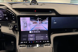 valkoinen Porsche Cayenne 2026 kuva 20.