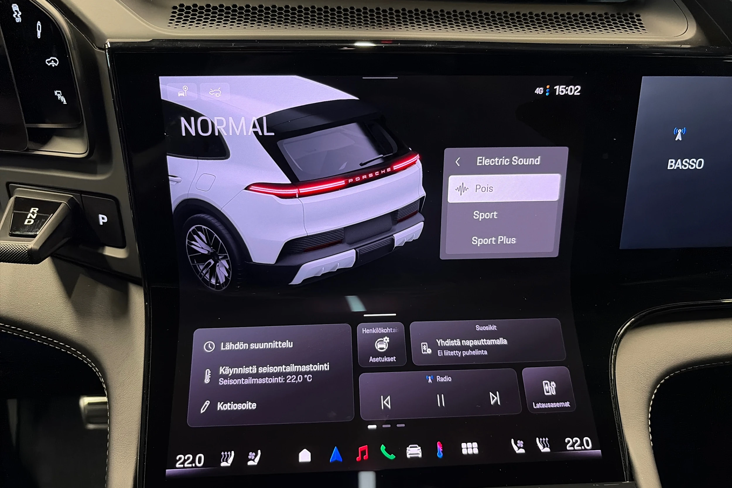 valkoinen Porsche Cayenne 2026 kuva 21.