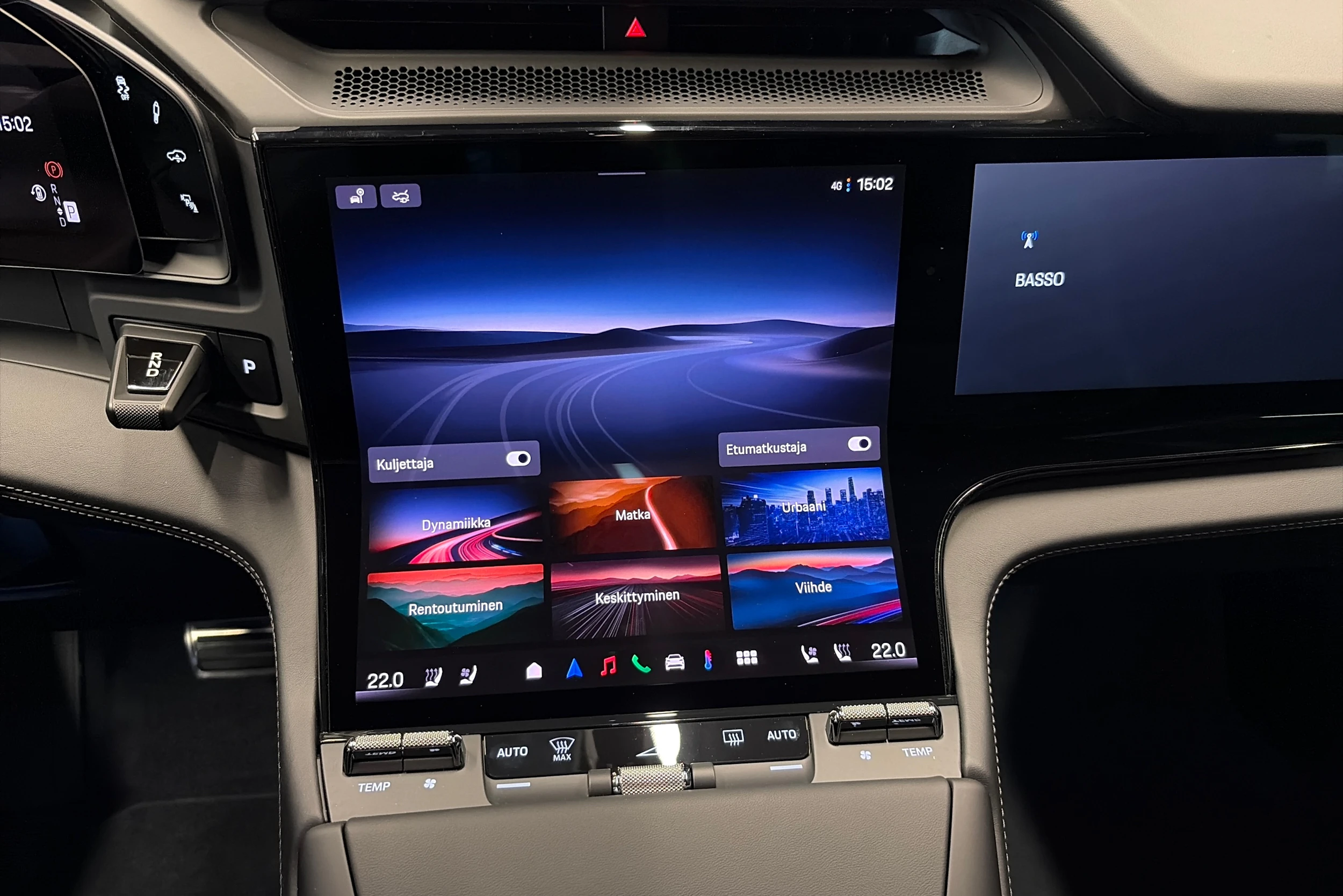 valkoinen Porsche Cayenne 2026 kuva 22.