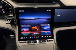 valkoinen Porsche Cayenne 2026 kuva 22.