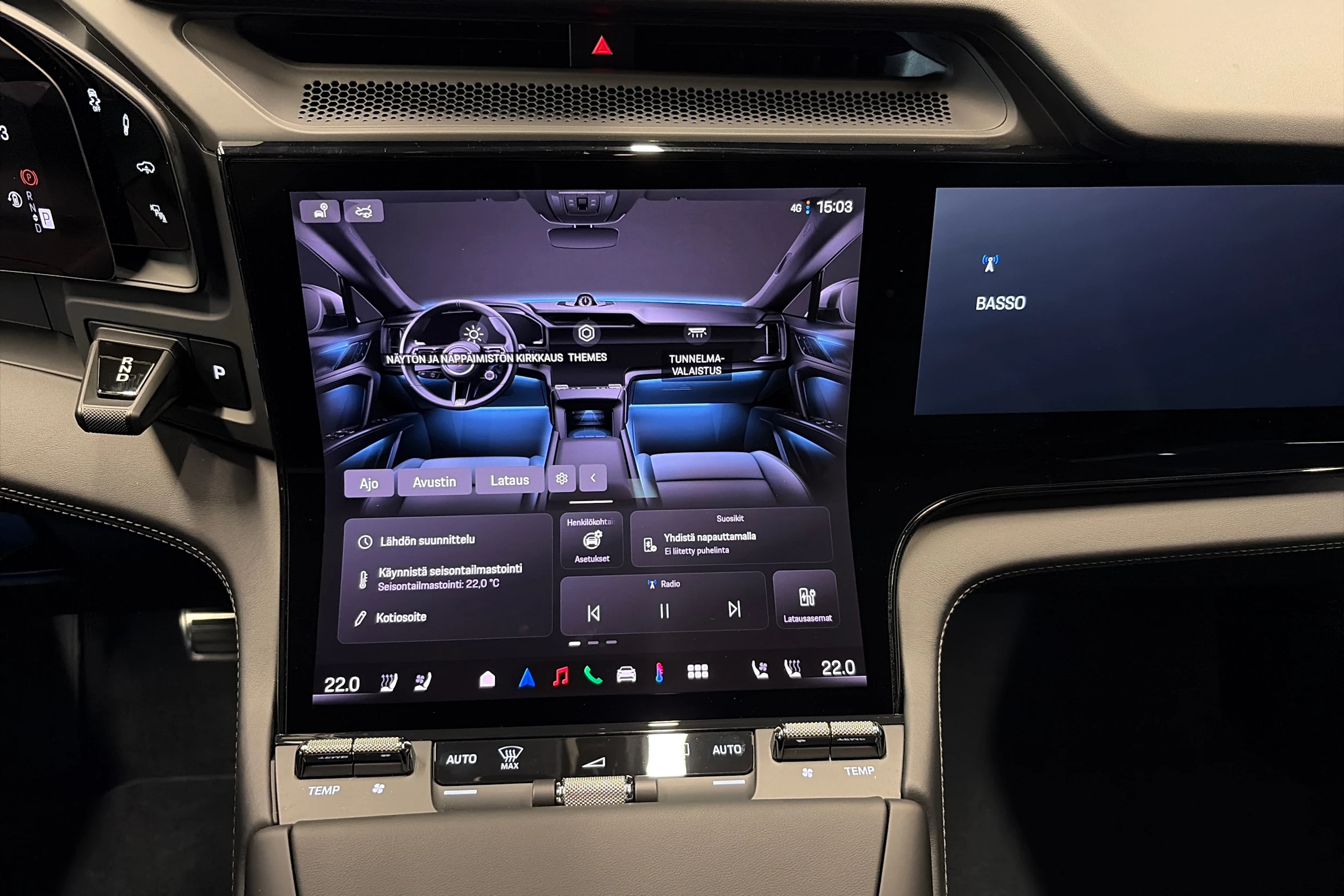 valkoinen Porsche Cayenne 2026 kuva 23.