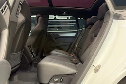 valkoinen Porsche Cayenne 2026 kuva 25.