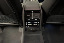 valkoinen Porsche Cayenne 2026 kuva 26.