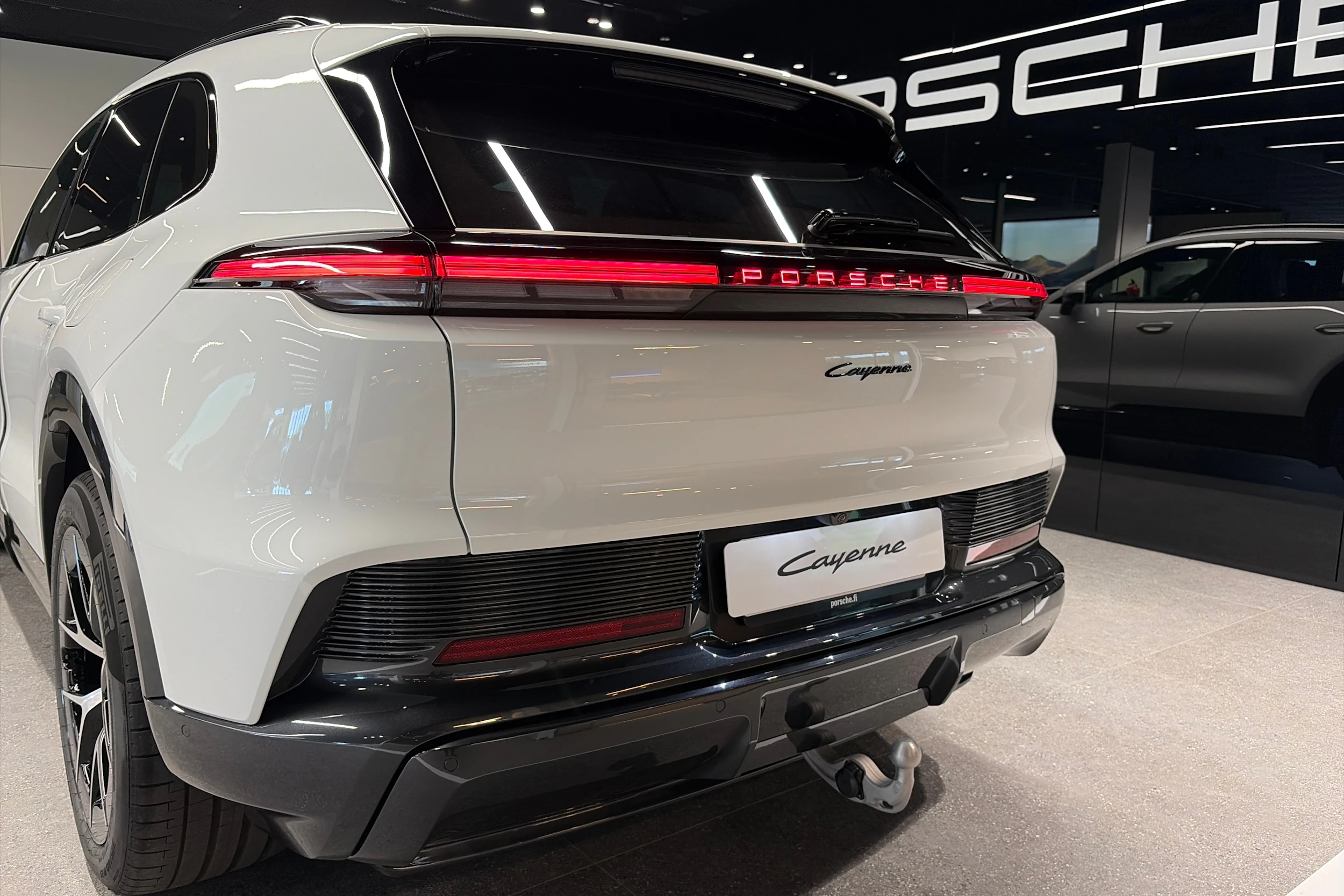 valkoinen Porsche Cayenne 2026 kuva 31.