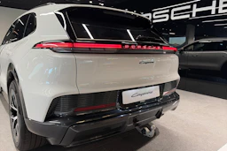 valkoinen Porsche Cayenne 2026 kuva 31.