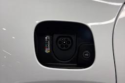 valkoinen Porsche Cayenne 2026 kuva 34.