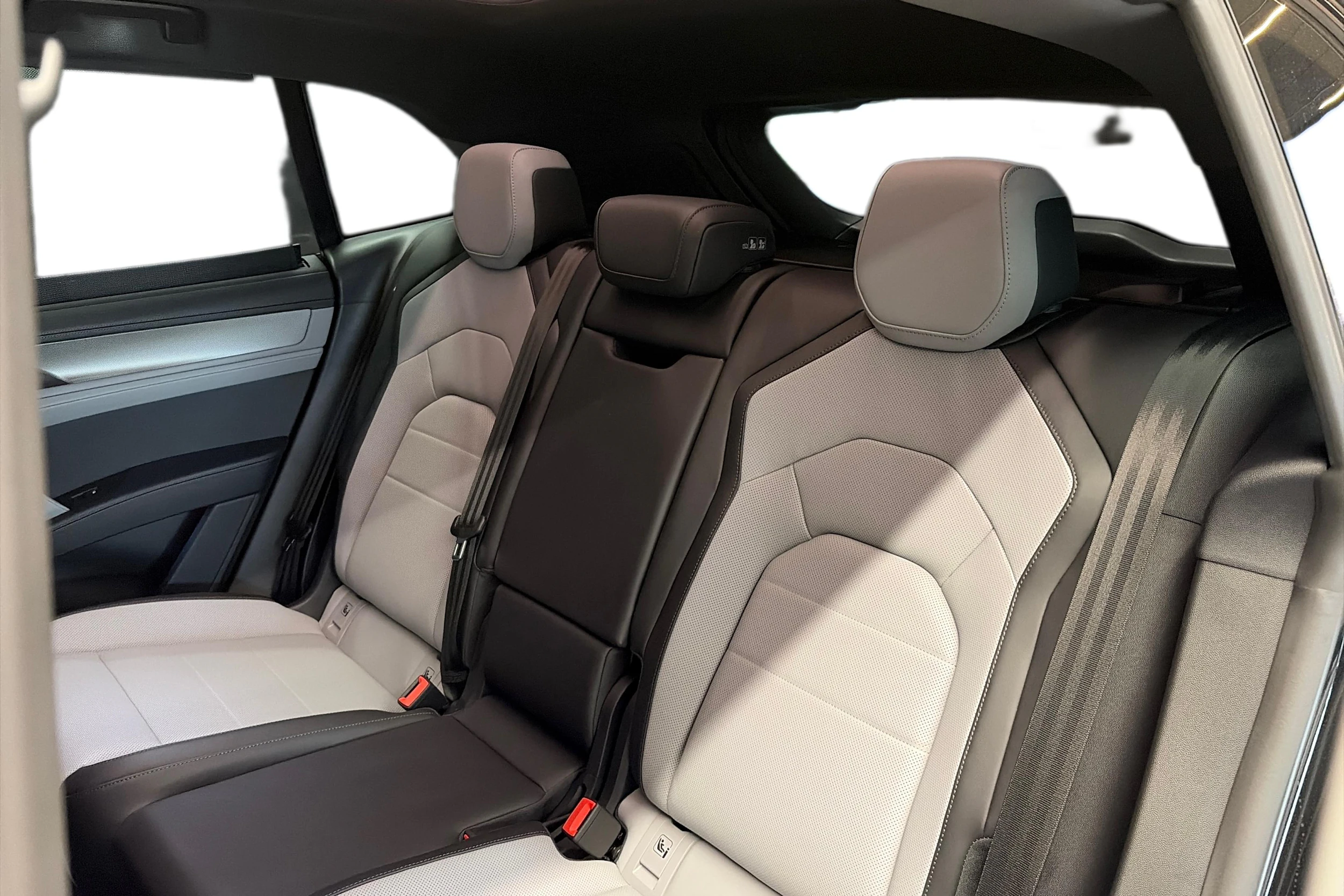 musta Porsche Cayenne 2026 kuva 9.