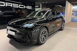 musta Porsche Cayenne 2026 kuva 11.