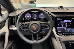 musta Porsche Cayenne 2026 kuva 16.